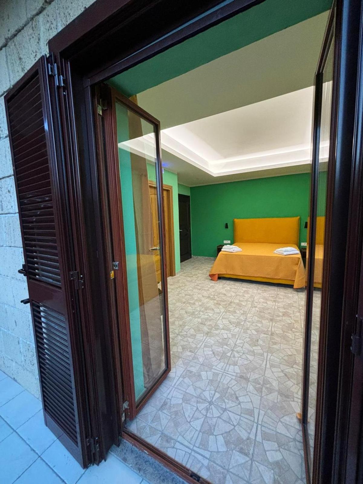 Domus Arco Romano Guest House Итри Экстерьер фото