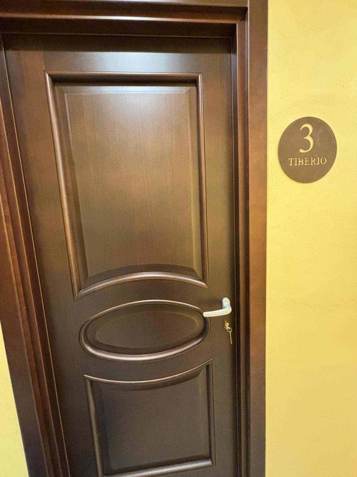 Domus Arco Romano Guest House Итри Экстерьер фото
