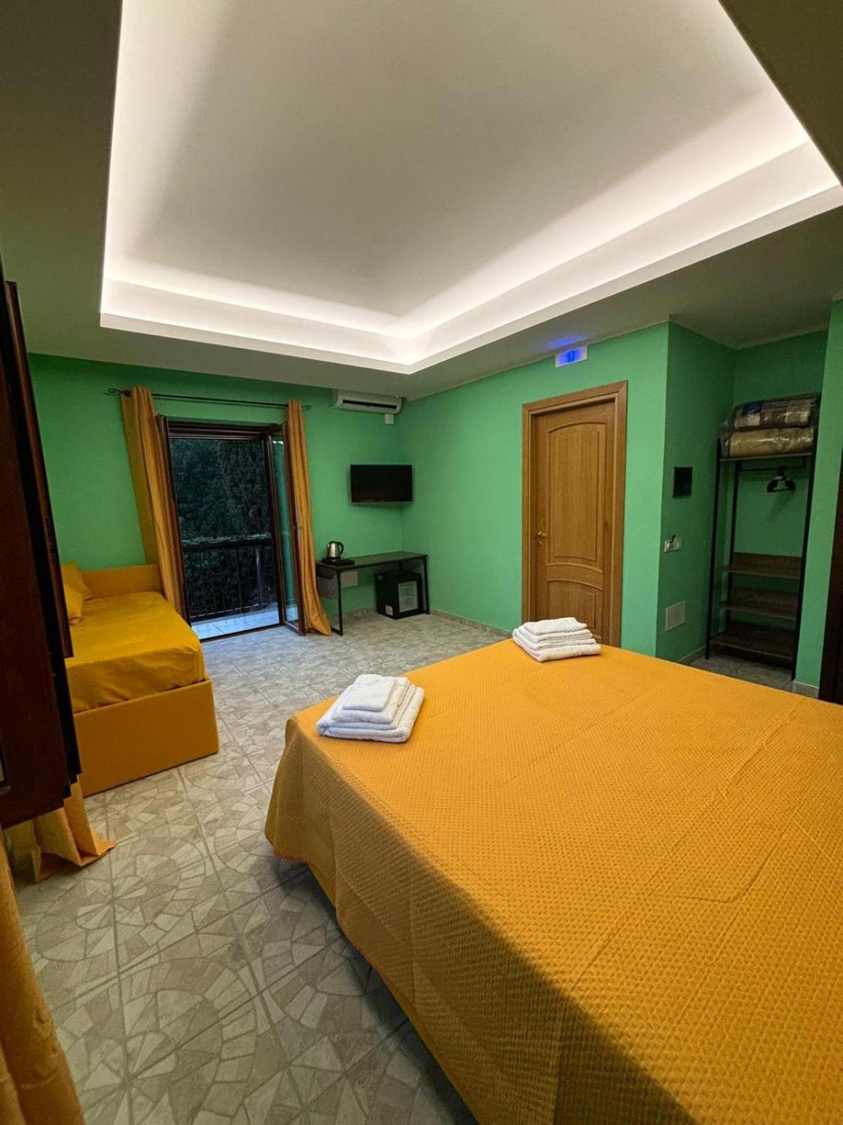 Domus Arco Romano Guest House Итри Экстерьер фото