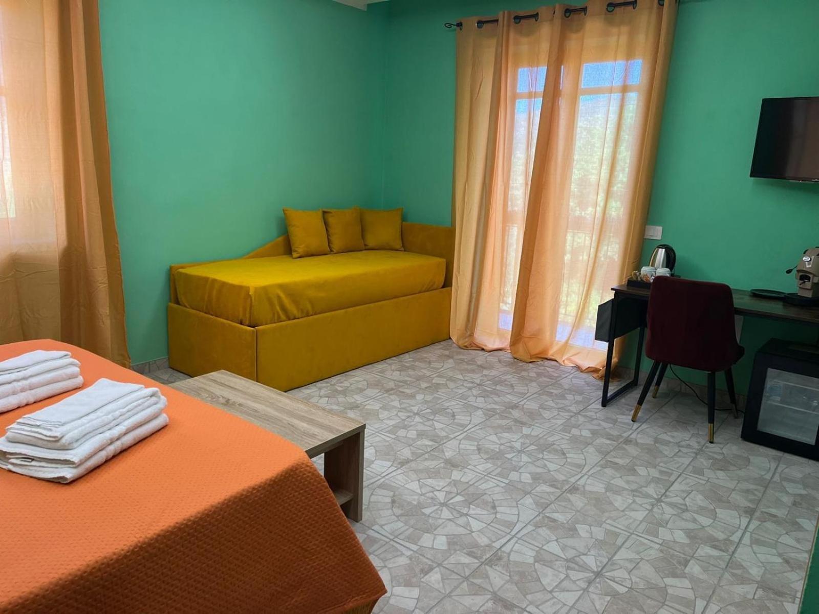 Domus Arco Romano Guest House Итри Экстерьер фото